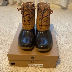 Brand new womens size 12 Sperry Saltwater Cheetah boots